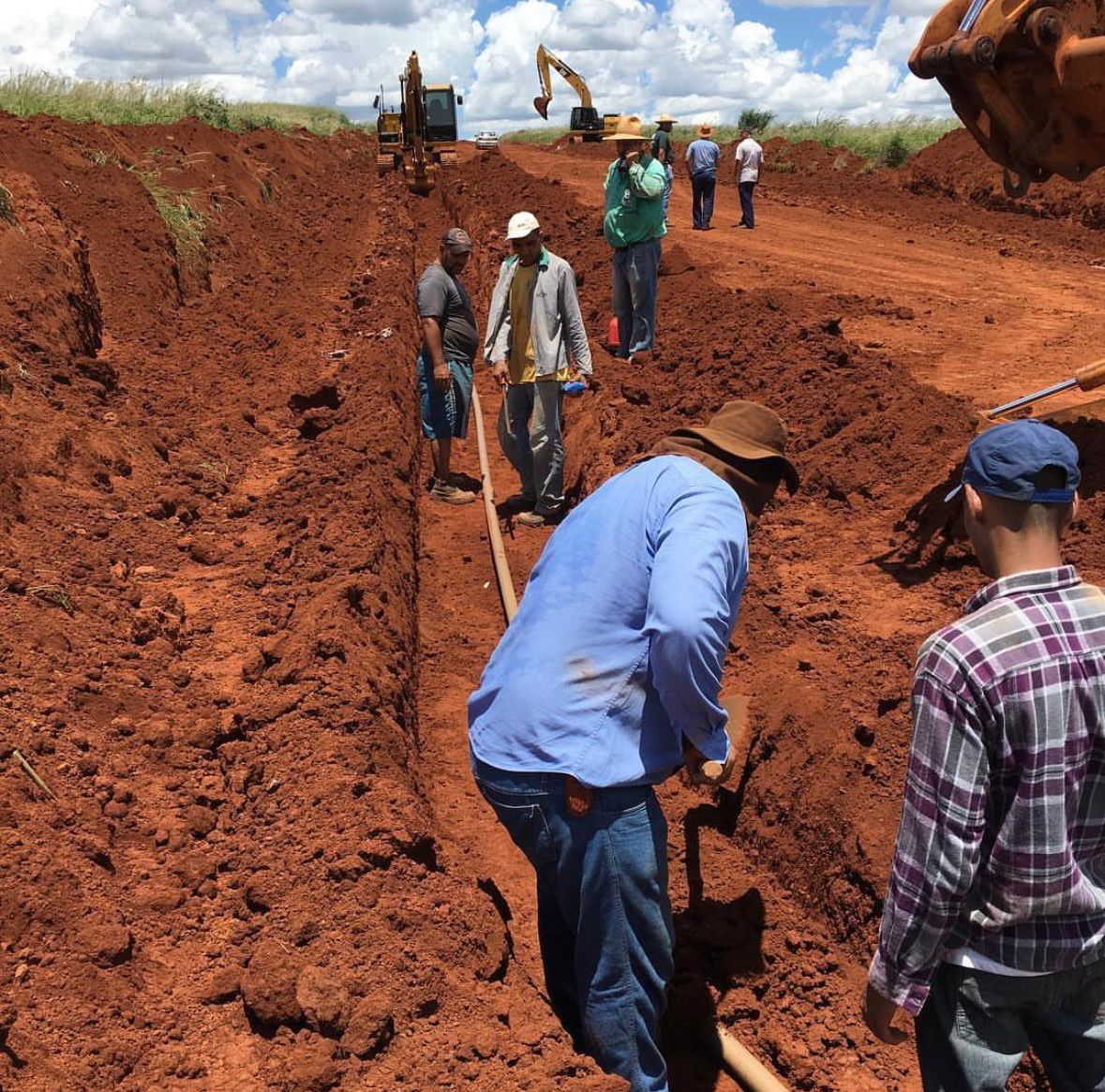 Equipamento Leica em obra — R&S Topografia em campo